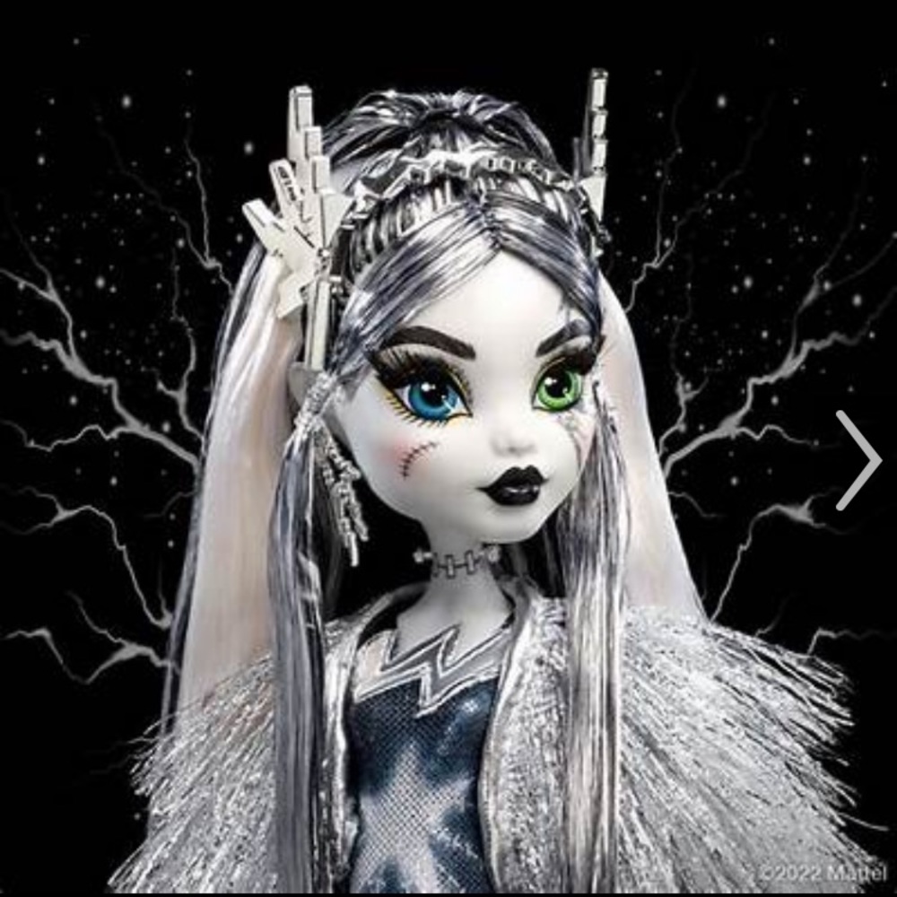 Monster High Frankie Stein Voltageous NIB SDCC Exclusive - Picture 2 of 9